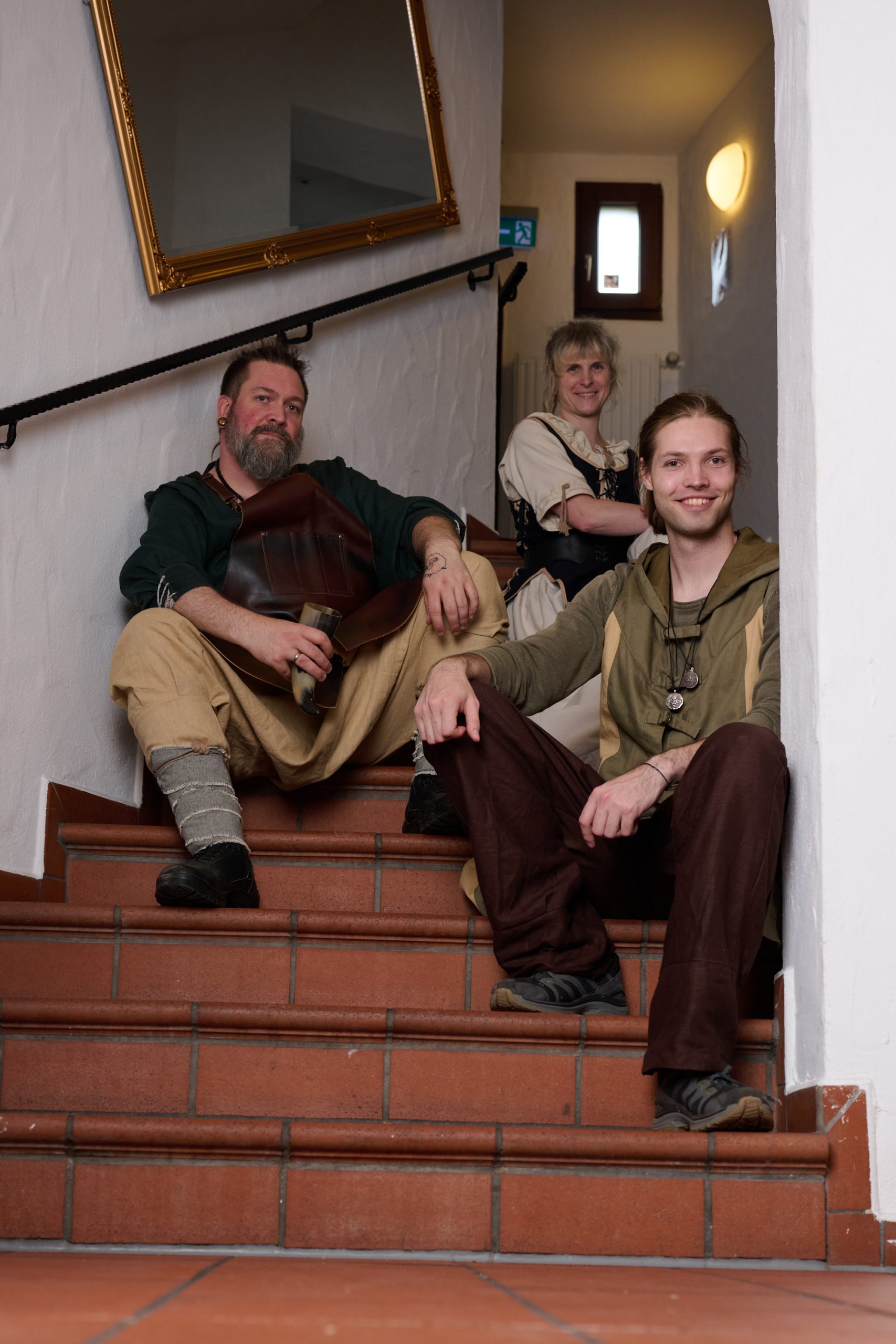 Team des Sorglosen Kobolds auf der Treppe