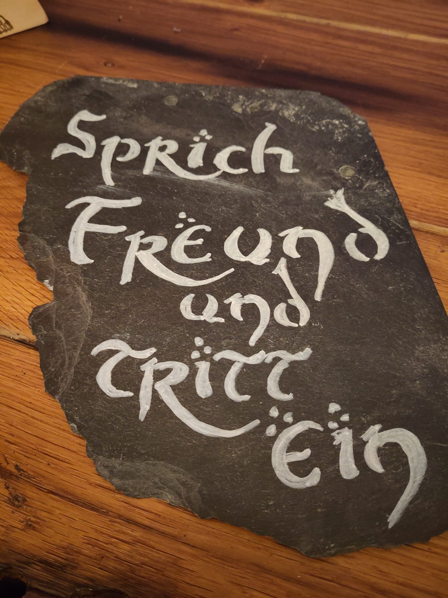 Sprich Freund und tritt ein Schild