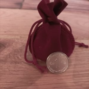 kleiner roter Samtbeutel für Koboldtaler